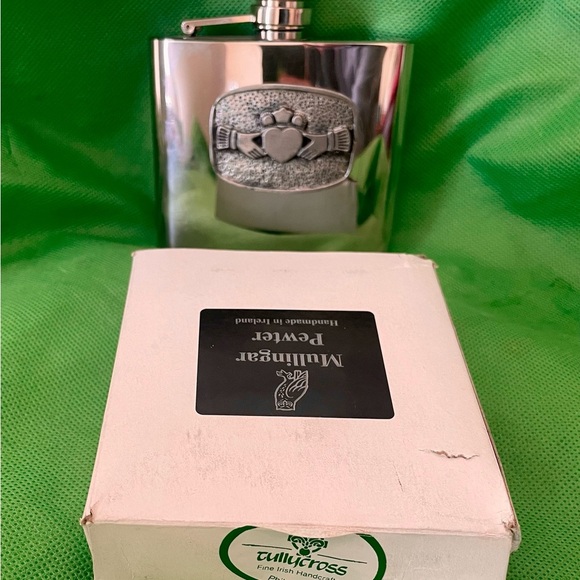 ☘️Irish Shamrock Pewter Stainless Steel Whiskey Flask 5 oz 💚 - Picture 7 of 7